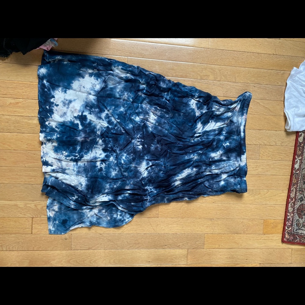 Silk tie dye midi skirt with small slit at bottom size L